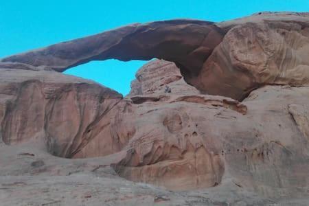 Luxury tent Wadi Rum-bedouin Tents And Jeep Tours *